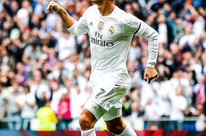 拉菲尼亚能否成为新一届金球奖得主？与2013年C罗的成就对比分析